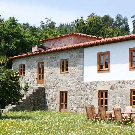 Sleeps 10 With Pool And Wifi Calheiros