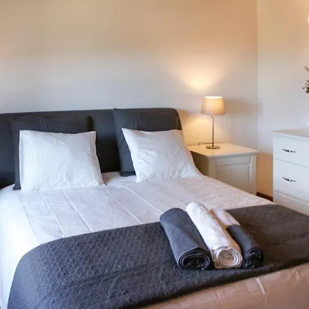 Villa Sleeps 10 With Pool And Wifi *
